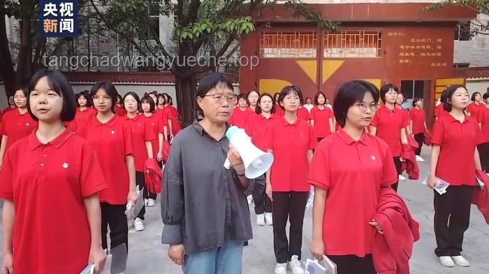 高考第一天张桂梅的小喇叭：教育坚守与梦想的启航
